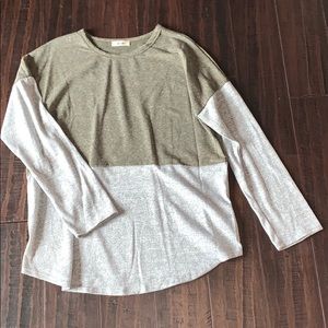 Loose Fitting women’s long sleeve shirt NWOT!